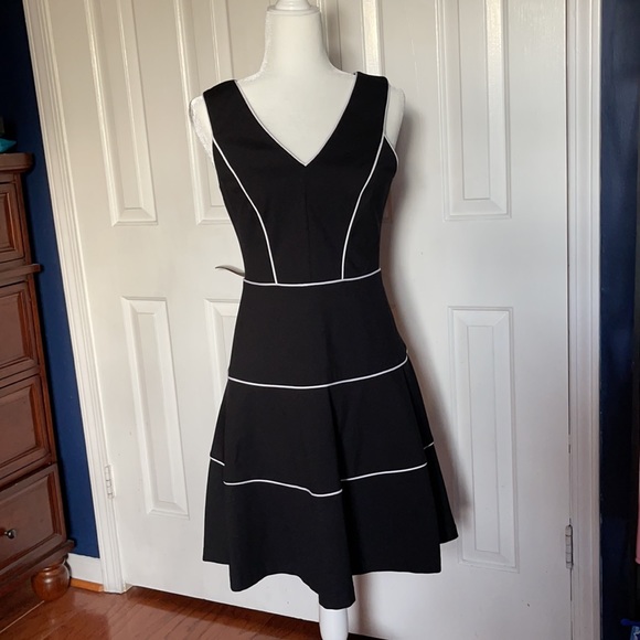 Banana Republic Dress Women's Sz 6 Black White Sleeveless Fit Flare - Picture 2 of 6